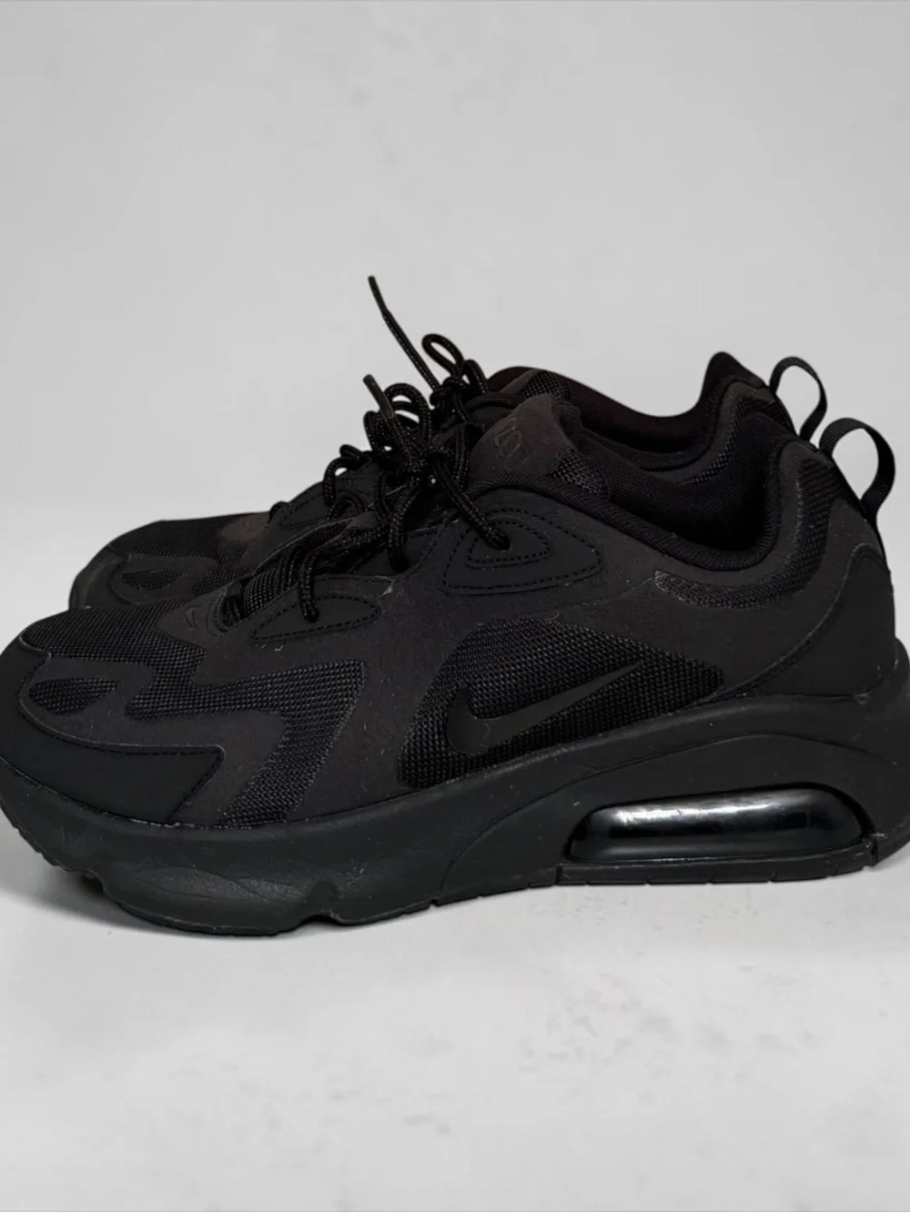 Nike Air Max 200 Triple Black Men's Size 9.5 (AQ2568-003) Running Shoes